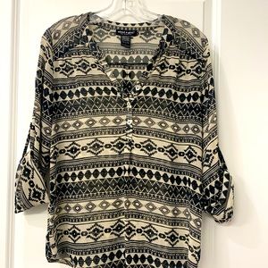 About A Girl Los Angeles blouse with 3/4 length sleeves